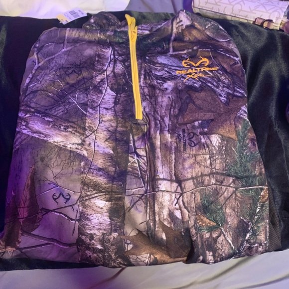 Realtree jacket - Picture 3 of 3